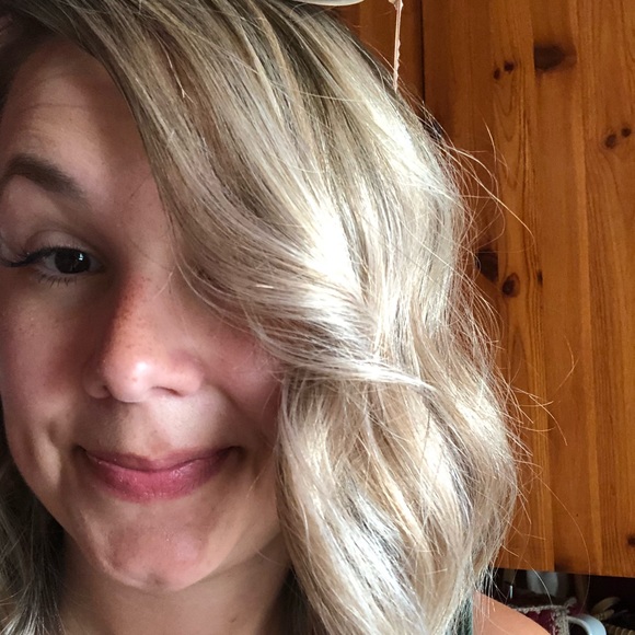 Meet your Posher, Dominique - Picture 1 of 1